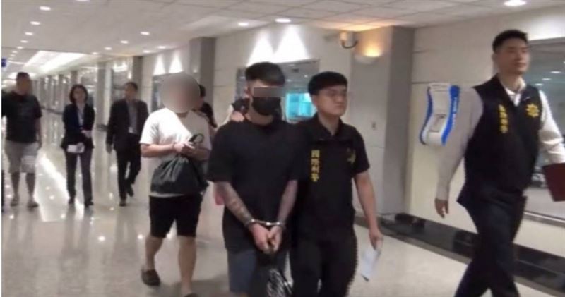刑事局國際科日前與越南執法機關合作，逮捕21歲的范姓柬埔寨詐騙園區幹部，將人押解回台。(圖／翻攝畫面)