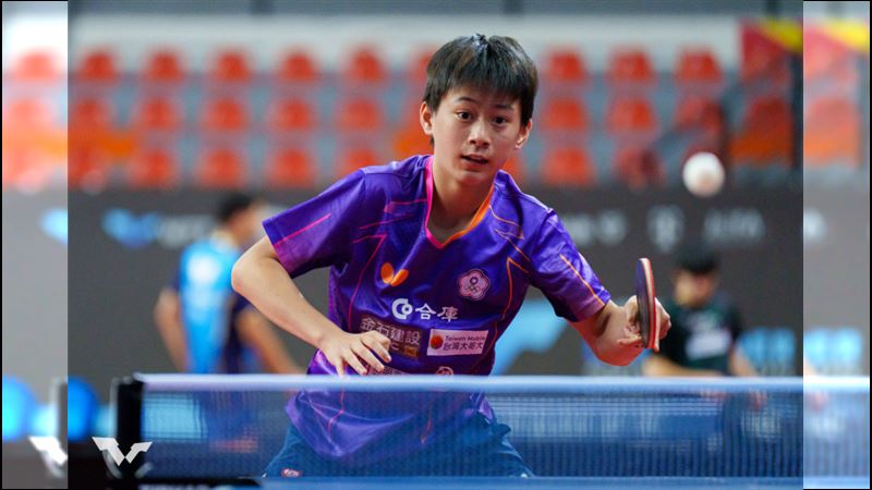 16歲郭冠宏直落三擊敗陳顥樺，為台灣隊搶下1點勝利。（圖／翻攝自WTT官網）