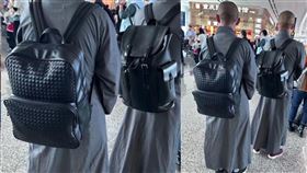 網友直擊兩位和尚身上都背著名牌精品後背包，結果上精品官網查出「驚人6位數價格」。（圖／翻攝自爆廢公社）