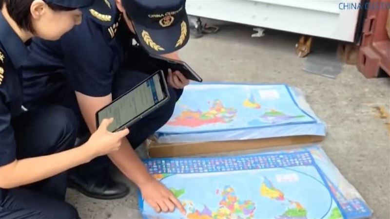 中共海關查扣6萬張地圖。（圖／翻攝自海關發布微博）