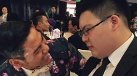 兩人育有兩名兒子向佐（左），向佑（右）。（圖／翻攝自向佐微博）

