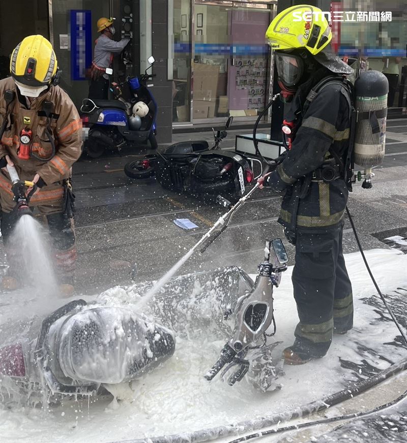 消防獲報，出動19車、37人前往救援。（圖／翻攝畫面）