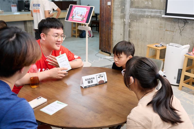 LG 攜手「玩轉學校」共同開發 AI 遊戲教材，希望啟發下一代的 AI 素養與思辨力。（圖／品牌提供）