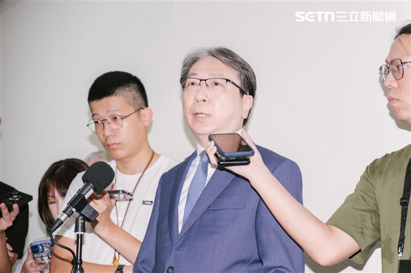 國安局長蔡明彥表示，調查後發現在抖音有1000多部影片討論國民黨主席選舉，YouTube則有23個帳號、200多部影片，至於這些影片支持哪個候選人，目前並不適合說明，以免影響選舉進行。（圖／記者楊士誼攝影）