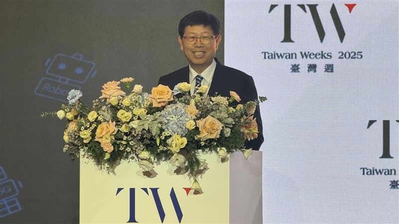 鴻海董事長劉揚偉指出,AI尚未真正進入各行各業,技術正從狹義邁向通用與實體智能,市場潛力龐大;他強調資本市場是企業成長的關鍵推手,鴻海從20萬創業至今市值破3兆,正是金融支持與科技投資交織的成果。(圖/記者師瑞德攝影)