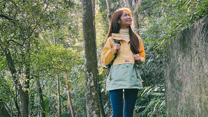 錄到一半出事了　女星遇暴雨重創現場喊卡