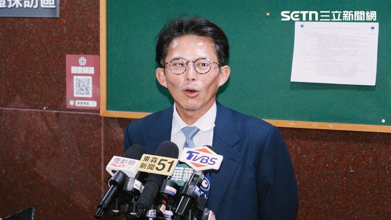 黃國昌表示，針對政治攻擊，衝著他來，但搞到小孩和太太，甚至扯到小孩的就學有完沒完？「可不可以有點基本新聞倫理？可以這樣搞喔？」（資料照／記者楊士誼攝影）