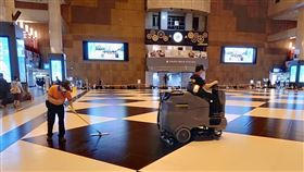 台北車站大廳被「拉起封鎖線」　台鐵：暫時的（圖／翻攝自交通部臺灣鐵路管理局 TRA臉書）