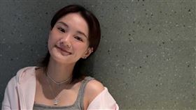 馨子17歲那年憑藉《紅蘋果樂園》爆紅。（圖／翻攝自微博）