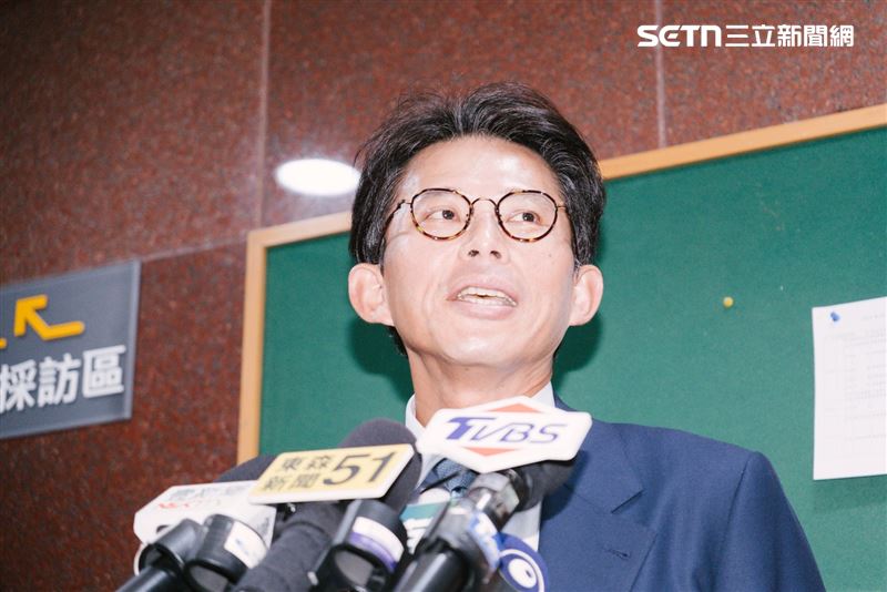 針對狗仔案，蔡明彥稱已啟動司法調查，黃國昌回應「非常好，請國安局好好調查」。（圖／記者楊士誼攝影）