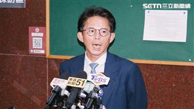 黃國昌回應有記者拿手機追問。（圖／記者楊士誼攝影）