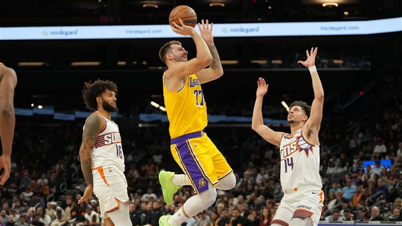 東契奇首秀先送隊友鞋 湖人卻遭太陽逆轉