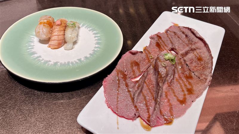 寒舍艾美探索廚房推出比臉大的炙燒和牛握壽司。(圖／記者賴俊佑攝影）