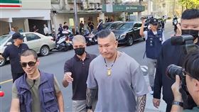 館長直播喊話，斬首賴清德，今赴刑事局應訊：我坦蕩蕩，官好大我好怕(圖／翻攝畫面)