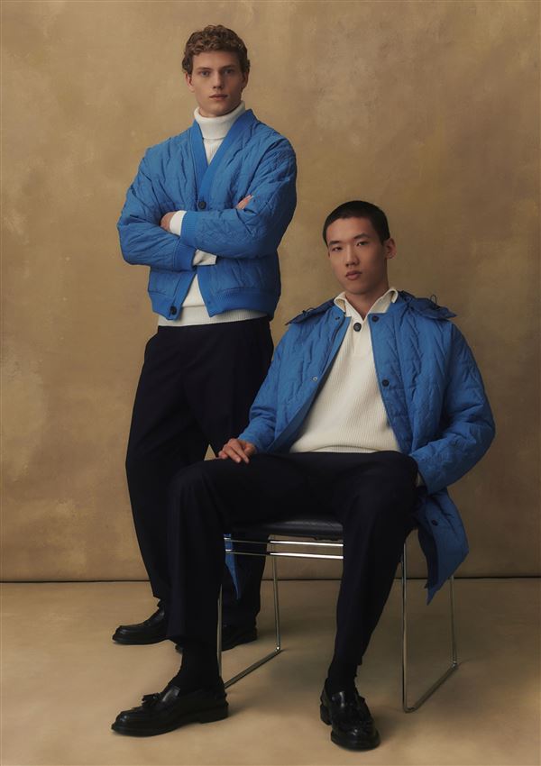 那不勒斯藍,如流動的詩篇,綻放出優雅而和諧的靜謐光采。(圖/ Kiton提供)