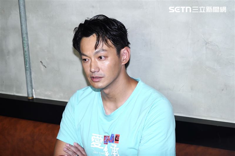威廉因閃兵案重創演藝事業，現身東區賣鹹酥雞做公益。（圖／記者趙于瑩攝影）