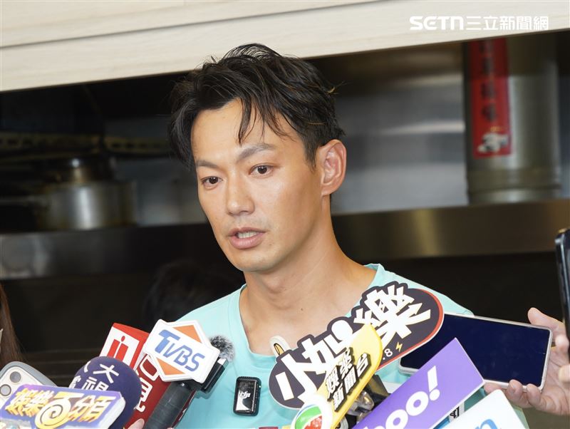 威廉因閃兵案重創演藝事業，現身東區賣鹹酥雞做公益。（圖／記者趙于瑩攝影）