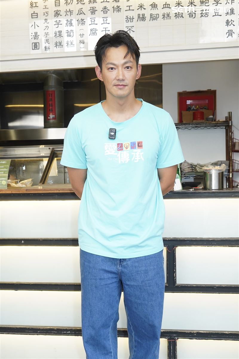 威廉因閃兵案重創演藝事業，現身東區賣鹹酥雞做公益。（圖／記者趙于瑩攝影）