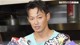 威廉因閃兵案重創演藝事業，現身東區賣鹹酥雞做公益。（圖／記者趙于瑩攝影）