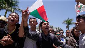 因政府長期貪腐、生活貧困等問題，抗議從僅為停電缺水表達不滿，迅速升級為全面性的政治運動。（圖／美聯社／達志影像）