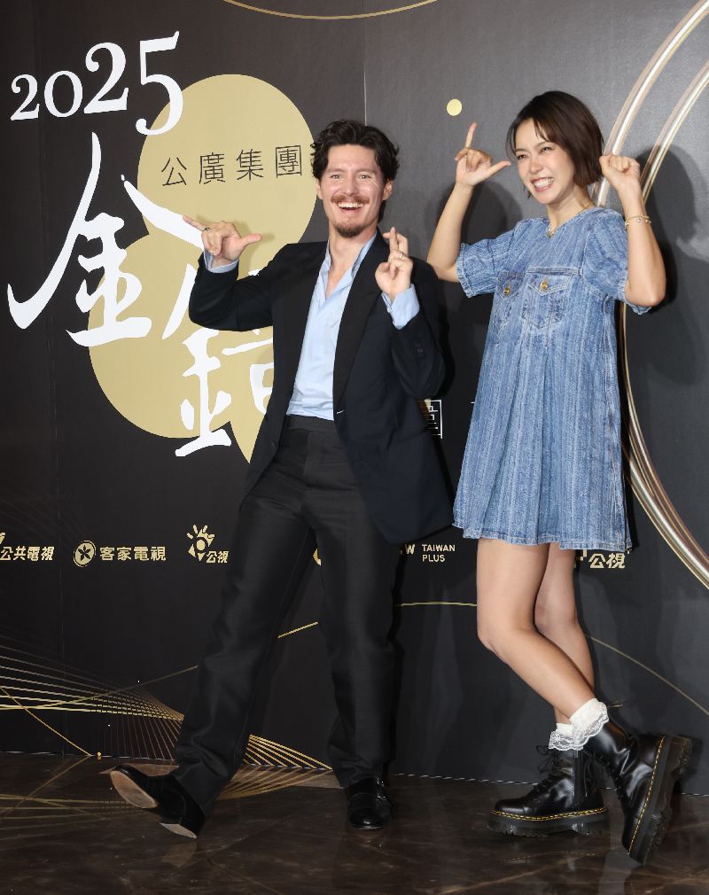 大霈（李霈瑜）（右）與周厚安（左）去年以「Wow! Taiwan」入圍金鐘獎生活風格節目主持人獎。（圖／中央社）