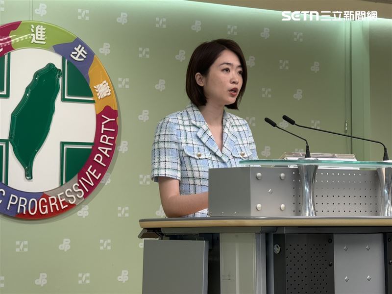 民進黨發言人韓瑩主持中常會後轉述記者會（圖／記者劉秀敏攝影）