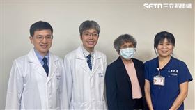 三總腎功能室主任許舜能（左2）分享AI智動化血液透析系統。（圖／記者蔣季容攝影）