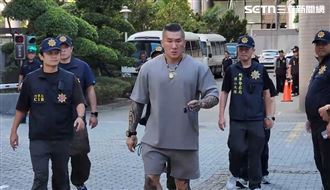 直播嗆斬首15萬交保　館長發聲：走出來了