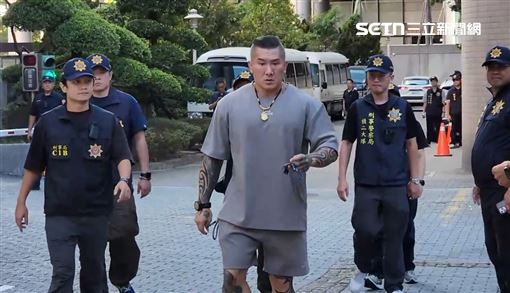 直播嗆斬首15萬交保　館長發聲：走出來了