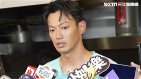 威廉因閃兵案重創演藝事業，現身東區賣鹹酥雞做公益。（圖／記者趙于瑩攝影）