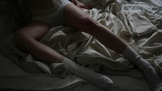 受害女子長期遭精神控制與暴力對待，甚至軟禁強迫「站壁」賣淫。（示意圖，非當事人 / pexels）