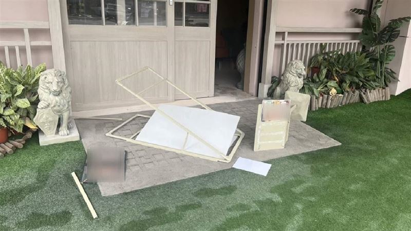 台中泰式餐廳被砸店！3黑衣人狂噴滅火器