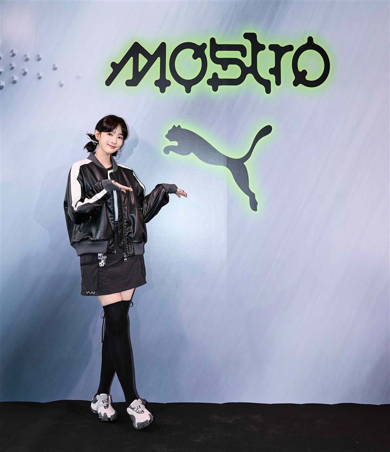 新生代大勢女星王淨演繹PUMA毒玫粉MOSTRO #怪獸鞋。（圖／品牌業者提供）