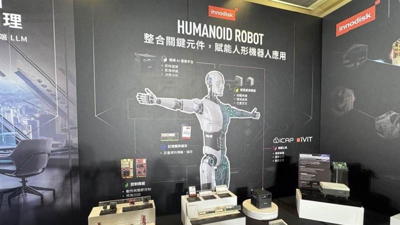 宜鼎集團宣布全新邊緣AI策略，攜手英特爾、輝達、高通等夥伴，聚焦Industry AI與Enterprise AI雙市場，導入三大價值主張，強調從軟硬整合到場域落地。董事長簡川勝指出，宜鼎將成為AI應用落地的關鍵基石，助企業打通最後一哩路。（圖／記者師瑞德攝影）