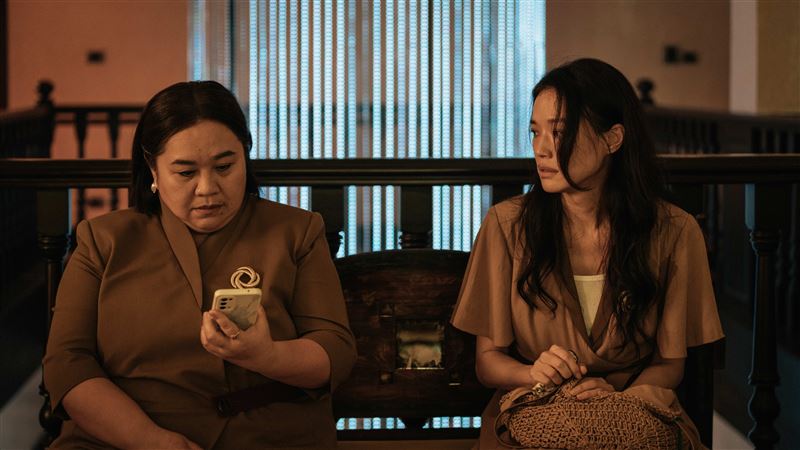 舒淇（右）與鍾欣凌精彩對戲。（圖／Netflix提供）