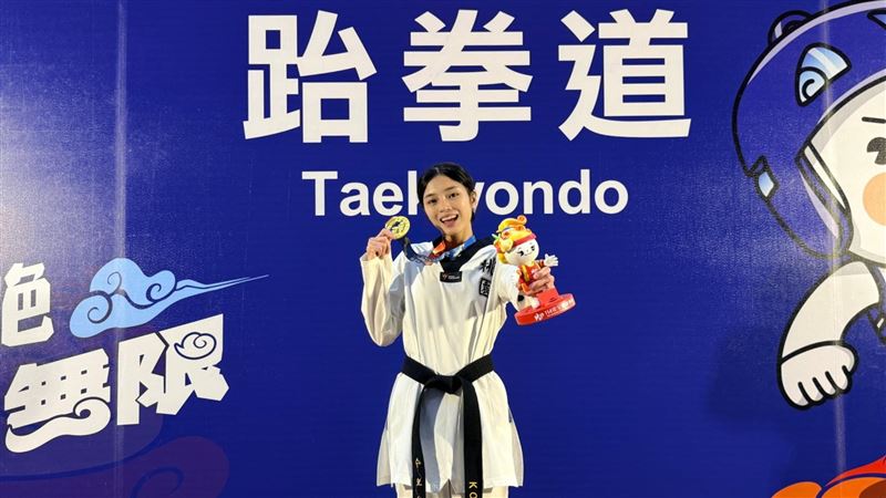 跆拳道女戰神蘇柏亞15日代表桃園市出賽，於女子-53公斤級的金牌戰擊敗臺南市郭依梵摘金，完成全運會五連霸壯舉。（圖／承筠行銷提供）