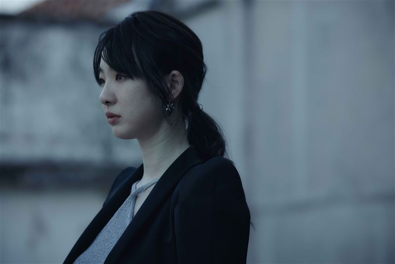 劉主平劇中受到愛情詐騙。（圖／Netflix提供）