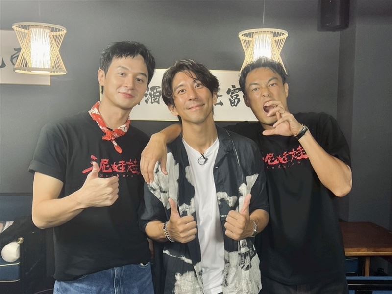 楊祐寧（右起）、修杰楷、張軒睿在節目上玩遊戲。（圖／修TIME提供）