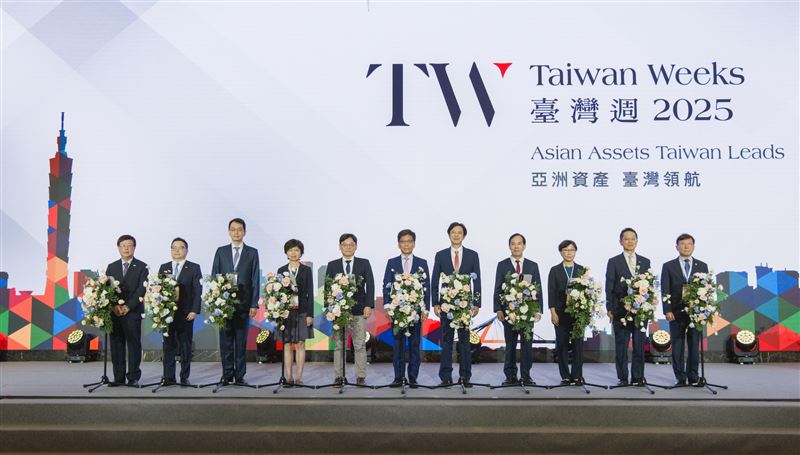 2025台灣週15日盛大啟動，由金管會攜手證券期貨單位策劃，邀集超過150家上市櫃企業與上百家國內外金融機構參與，並有近80位來自國際交易所與投資機構重磅嘉賓齊聚現場。透過一連兩週的高密度論壇、專題演講與對談，台灣正以具體行動朝「亞洲資產管理中心」目標大步邁進，展現金融產業的國際格局與政策決心。（圖／證交所提供）