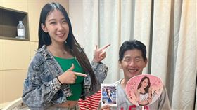 為護女童中2刀的林姓男子，偶像是富邦啦啦隊女神檸檬，檸檬得知消息後直接親自赴醫院探望。（圖／翻攝自Threads）