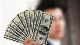 台股站上新高，AI熱潮延續、傳產題材接棒，市場資金快速輪動。面對高檔震盪格局，投資人不該只看單一族群，而要靈活結合成長與高息策略。從AI伺服器、蘋果供應鏈到世界盃概念股，第四季投資機會分散多元，選對配置將是能否穩中求勝的關鍵。（示意圖／PIXABAY）