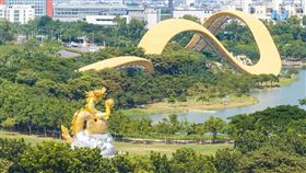 南部科學園區在AI與半導體雙引擎驅動下，今年1至8月營收逼近2兆元大關，年增超過40%，創歷年同期新高。積體電路、AI伺服器、精密機械等產業齊步成長，展現南科在全球科技供應鏈中的戰略地位，也凸顯南台灣在高科技版圖中的崛起趨勢。（圖／南部科學園區提供） 