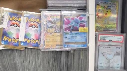 新加坡移民局在樟宜機場查獲未申報的寶可夢卡牌，總值超過約新台幣72萬元。（圖／翻攝自Immigration &amp; Checkpoints Authority 臉書）