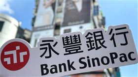 醫美產業持續成長，永豐銀行瞄準「美麗經濟」潛力，推出一站式醫美整合金流服務，涵蓋採購、收款、融資與管理，協助診所提升效率、穩健擴點。消費者端更提供信用卡分期、QR Code支付及價金保管機制，保障消費體驗與業者權益，打造安心便捷的醫美金融新標準。（圖／永豐銀行提供） 