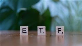 金融股有望在第四季迎來補漲行情，具高股息特色的ETF如國泰永續高股息(00878)，基金不僅布局近5成的AI供應鏈，也包含近3成的金融股，有望在AI行情暫歇時接棒演出。（示意圖／PEXELS）