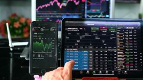 2025年第三季，淘帝、永捷、南良、慶豐富四家企業分別在童裝、永續材料、國防防護與居家用品領域展現成長實力。透過數位轉型、材料創新與多通路佈局，合力打造營收成長動能，顯示台灣中型製造業不僅具備轉型彈性，更持續在全球競爭中穩健前行。（示意圖／PIXABAY）