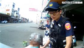 輪椅婦人公車迷航求助　暖心警專車送返家（圖／翻攝畫面）