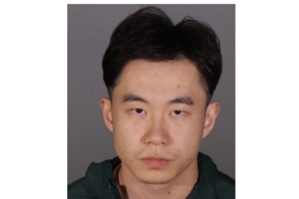 中國籍博士翁男在南加大攻讀博士學位期間，涉嫌在2021年至2024年間，對三名年輕女性的食物或飲料中摻入藥物或麻醉劑，隨後對她們實施性侵。（圖／微博）