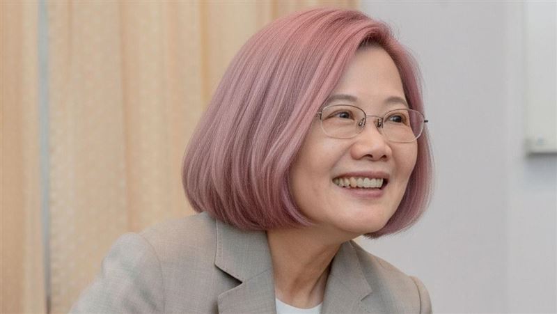 粉紅小英來了!蔡英文跟上熱潮「換粉髮」