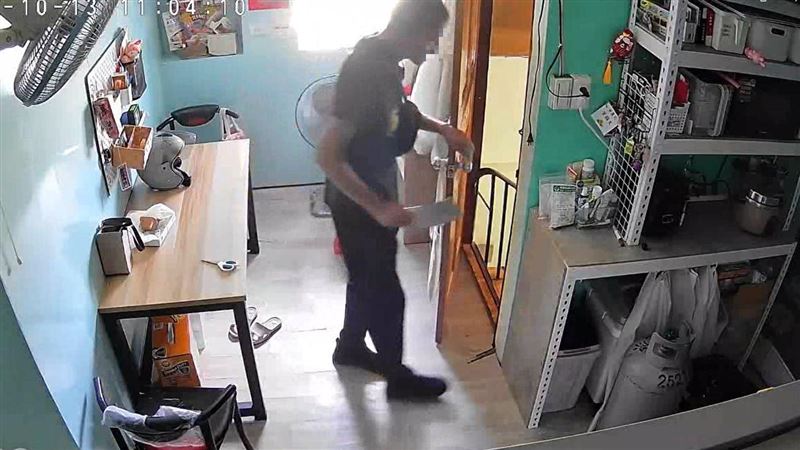 竊賊闖空門過程隨身帶著菜刀，讓受害民眾相當恐懼。（圖／翻攝自Threads @xuan__gao）